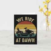 夜明け芝刈り屋父の日に乗る カード (黄色い花)