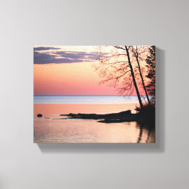 夜明け8x10の湖に木々がある湖の地平線 キャンバスプリント