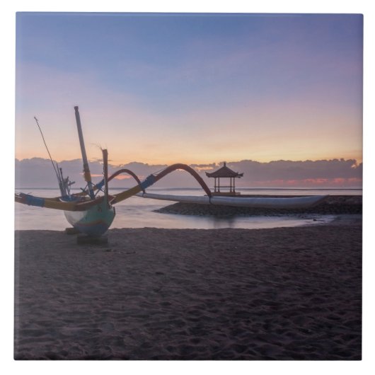 夜明け、Sanur、バリ島、インドネシア タイル (正面)