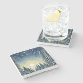 夜星の下の月に照らされた常緑雪景色 ストーンコースター (横)