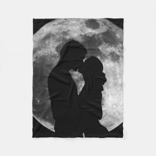 夜満月の恋人たちのシルエット フリースブランケット (正面)