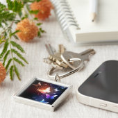 夜白熱［赤熱］光を放つ蝶 キーホルダー (側面)