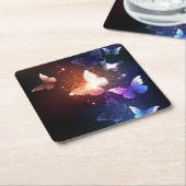 夜白熱［赤熱］光を放つ蝶 スクエアペーパーコースター (アングル)