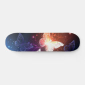 夜白熱［赤熱］光を放つ蝶 スケートボード (横)