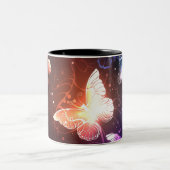 夜白熱［赤熱］光を放つ蝶 ツートーンマグカップ (中央)