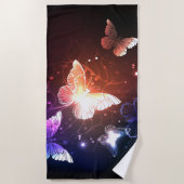 夜白熱［赤熱］光を放つ蝶 ビーチタオル (正面)