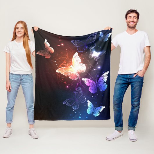 夜白熱［赤熱］光を放つ蝶 フリースブランケット (インサイチュ)