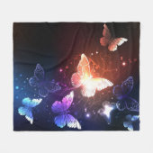 夜白熱［赤熱］光を放つ蝶 フリースブランケット (正面(横))