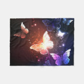 夜白熱［赤熱］光を放つ蝶 フリースブランケット (正面(横))