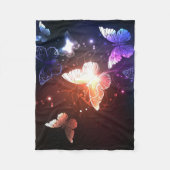 夜白熱［赤熱］光を放つ蝶 フリースブランケット (正面)