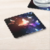 夜白熱［赤熱］光を放つ蝶 ペーパーコースター (アングル)