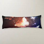 夜白熱［赤熱］光を放つ蝶 ボディピロー (裏面)