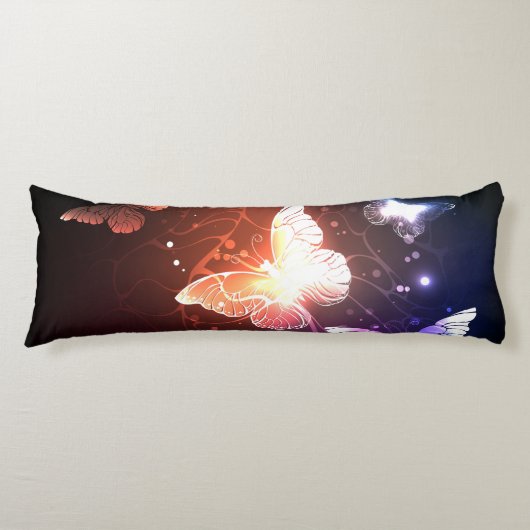夜白熱［赤熱］光を放つ蝶 ボディピロー (正面)