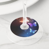 夜白熱［赤熱］光を放つ蝶 ワイングラスタグ (クローズアップ)