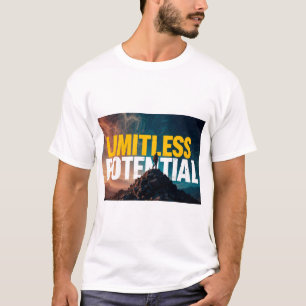 夜空の下の山の頂上に立つ男 Tシャツ