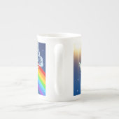 夜空、二羽の鳥、蝶、虹 ボーンチャイナマグカップ (裏面)