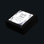 夜行性フローラ花嫁引用文 パーソナライズされた ギフトボックス<br><div class="desc">夜のフローラ水色の緑豊かな花のデザイン手の絵を描茎とは、つる植物、葉、葉、水色のブラッシ絵を描ンのストローク。ネイビーカラフルブルー、ダスティブルー、ダークマーブルックグレー、モーヴピンクのヒント。手描き線要素、シックな手渦巻形の文字ブラシのスクリプトフォントと幾何学的なフローラとエレガントのを持つと縁ど – ブリデズメイドの心を感じた引用文を記念して木のジュエリーギフトボックスパーソナライズされた!～このデザインのスイート全体を見るために私の店をチェック！</div>