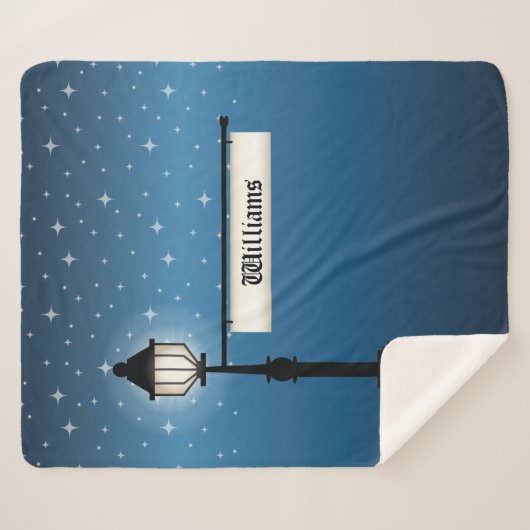 夜間の古いランプのポストと家族の名前の署名 シェルパブランケット (正面(横))
