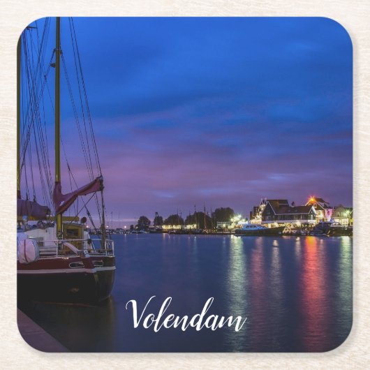夜間ライトアップされたVolendam港 スクエアペーパーコースター (正面)