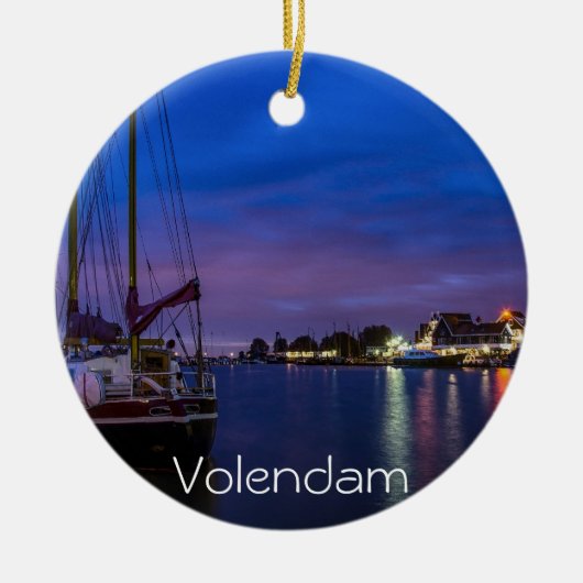 夜間ライトアップされたVolendam港 セラミックオーナメント (正面)