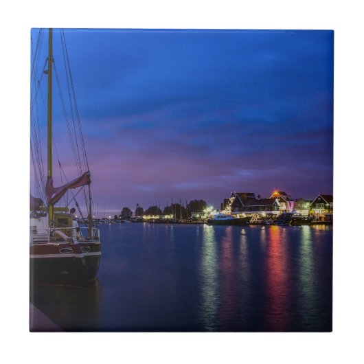 夜間ライトアップされたVolendam港 タイル (正面)