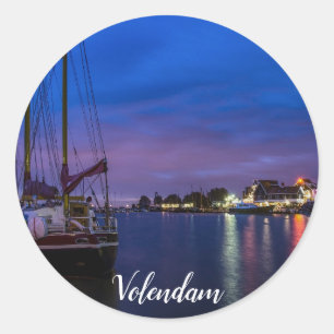 夜間ライトアップされたVolendam港 ラウンドシール