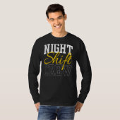 夜間勤務の乗務員の同僚 Tシャツ (正面フル)