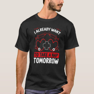 夜間勤務ナース明日の保育園で昼寝を取りたい Tシャツ
