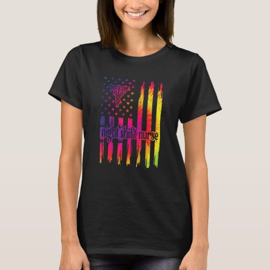夜間勤務ナース米国旗の夜間勤務看護 Tシャツ (正面)