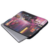 夜間通りレース鮮やか市 ラップトップスリーブ (正面下部)