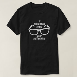 夜80s引用文のレトロのグラフィックのサングラス tシャツ