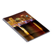 夜、フロリダのマイアミのスカイライン ノートブック (右側)