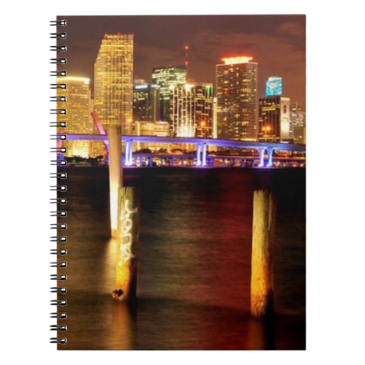 夜、フロリダのマイアミのスカイライン ノートブック (正面)