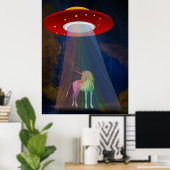 夜、UFOの虹色の光線の下のユニコーン ZKoA ポスター (ホームオフィス)