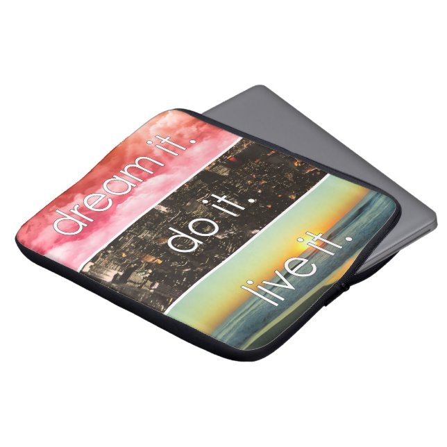 夢それを生きるやる気を起こさせる引用文 ラップトップスリーブ (正面上部)