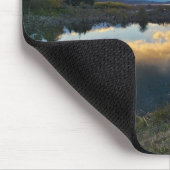 夢のような河口の反射が空を満たす マウスパッド (コーナー)