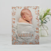 夢のような葉のフォイルモダンベビー誕生のお知らせ 箔シーズンカード (立ち正面)