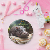 **「夢のバスケット：ベビーヒッポの居心地の良い昼寝」** ペーパープレート (パーティー)