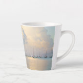 夢の日の出の湾とカスタムテキスト よい旅を カフェラテマグ (右)