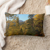 夢の湖へ向かう道の秋 ランバークッション (ブランケット)