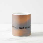 夢は真来のピンクの雲のマグカップ コーヒーマグカップ (中央)