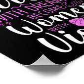 夢を持つ小さな女の子が幻の女性になる ポスター (角)