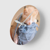 「夢を織り、一度にワンステッチ」 ラウンド壁時計 (傾斜)