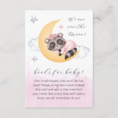 夢を見る月のアライグマの女の子の赤ちゃんシャワー エンクロージャーカード (正面)
