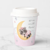 夢を見る月のアライグマの女の子の赤ちゃんシャワー 紙コップ (正面)