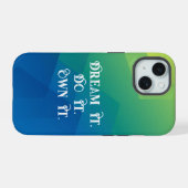 「夢を見る。やれ。それを所有する。」 勾配やる気を起こさせる iPhone 15ケース (裏面横)