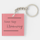 "夢を見ストップない"フレーズ黒レタリング キーホルダー (裏面)