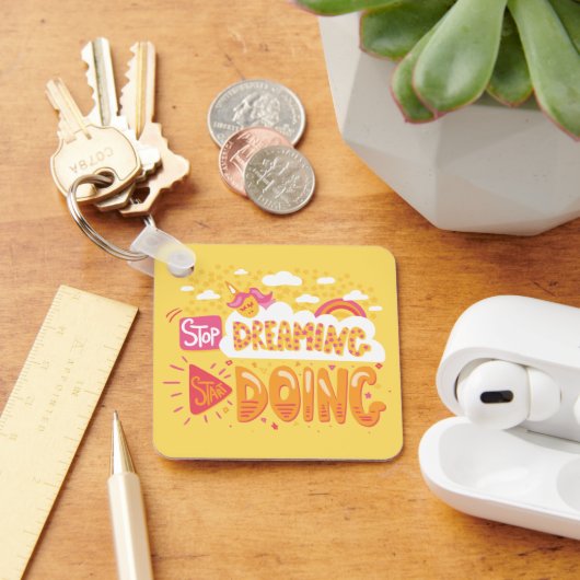 夢ストップ見、黄色の金属淡い色のの実行を開始 キーホルダー (デスク)