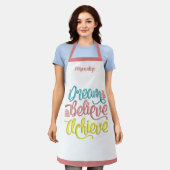 夢信じの成果感動的やる気を起こさせる エプロン (着用した状態)