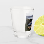 夢想（犬と草の上に横たわる少女） ショットグラス (左)